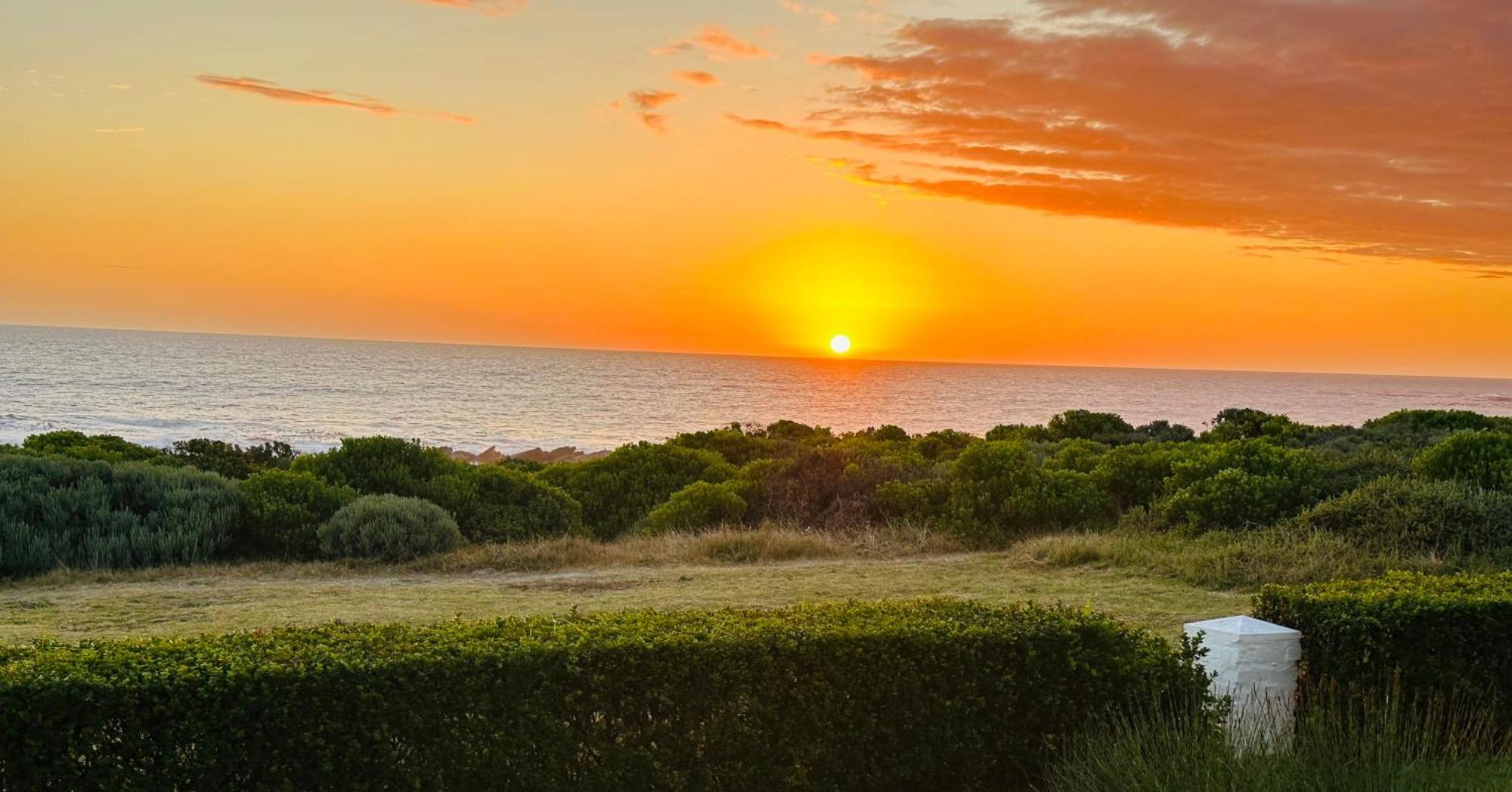 Seapearl Oceanfront Villa And Cottage Hermanus Esterno foto